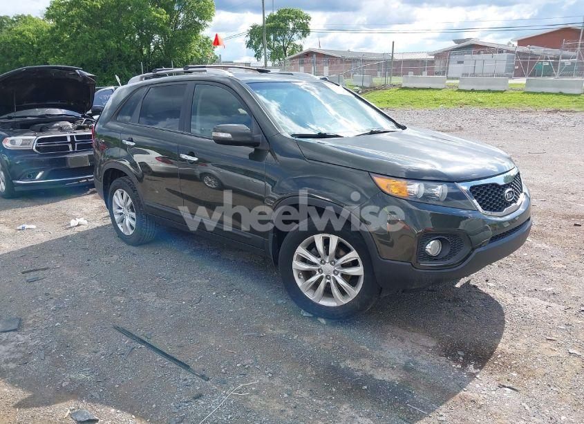 2011 Kia Sorento LX V6 (VIN 5XYKT4A26BG152191) main photo