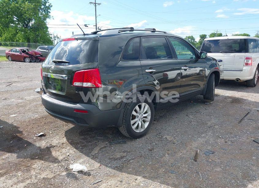 Photo 4 of 2011 Kia Sorento LX V6 (VIN 5XYKT4A26BG152191)