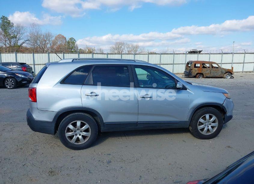 Photo 13 of 2011 Kia Sorento LX V6 (VIN 5XYKT4A26BG160419)