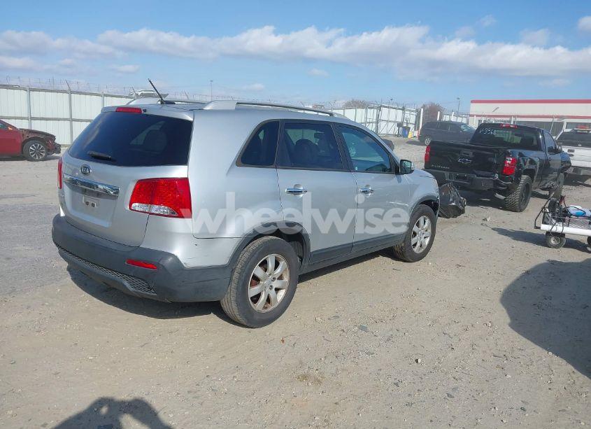 Photo 4 of 2011 Kia Sorento LX V6 (VIN 5XYKT4A26BG160419)