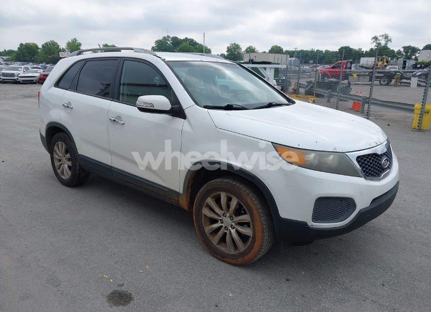2011 Kia Sorento LX V6 (VIN 5XYKT4A27BG092809) main photo