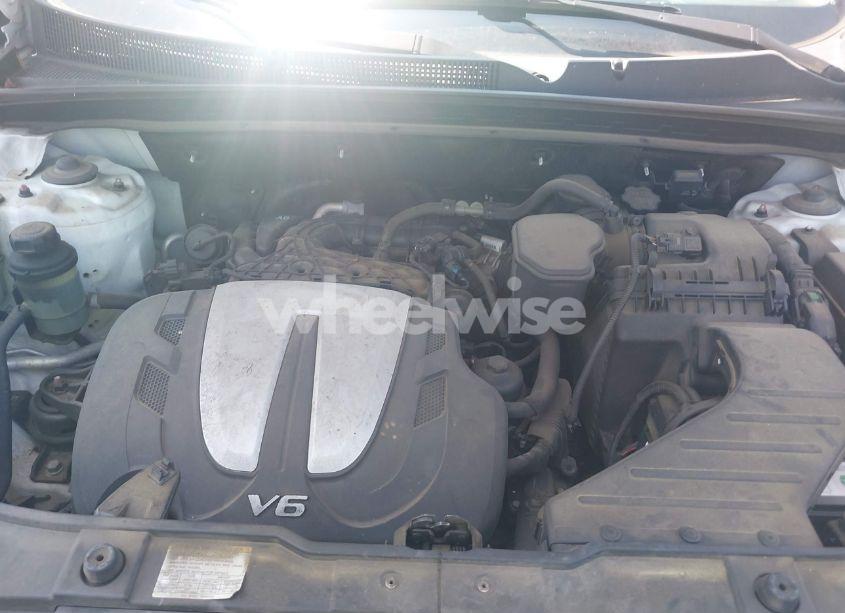 Photo 10 of 2011 Kia Sorento LX V6 (VIN 5XYKT4A27BG092809)