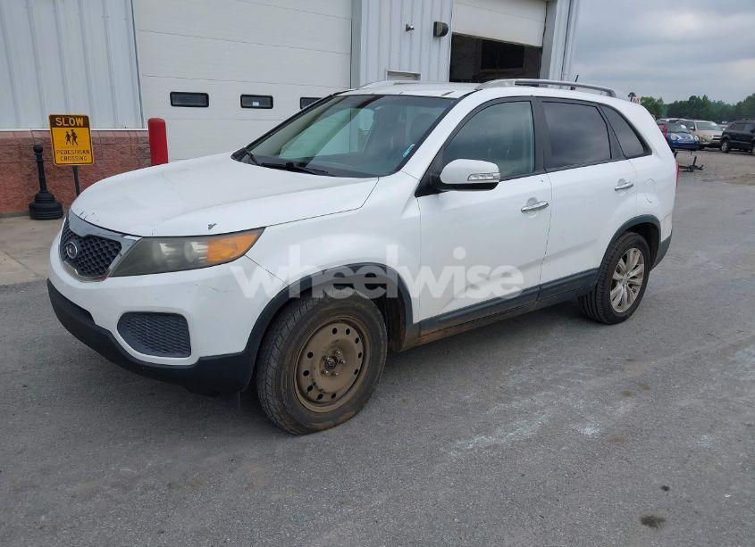 Photo 2 of 2011 Kia Sorento LX V6 (VIN 5XYKT4A27BG092809)