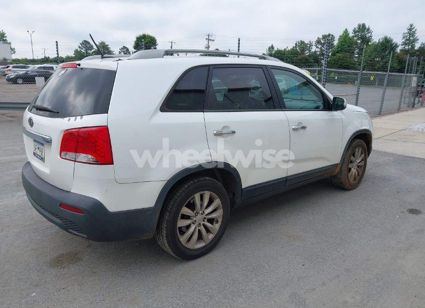 Photo 4 of 2011 Kia Sorento LX V6 (VIN 5XYKT4A27BG092809)