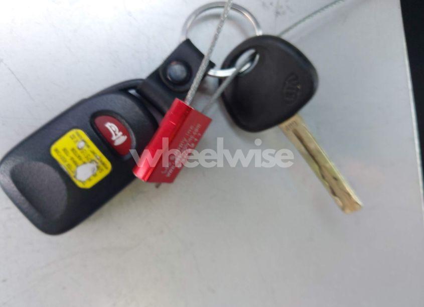 Photo 11 of 2011 Kia Sorento LX V6 (VIN 5XYKT4A27BG110693)