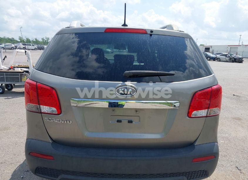 Photo 16 of 2011 Kia Sorento LX V6 (VIN 5XYKT4A27BG110693)