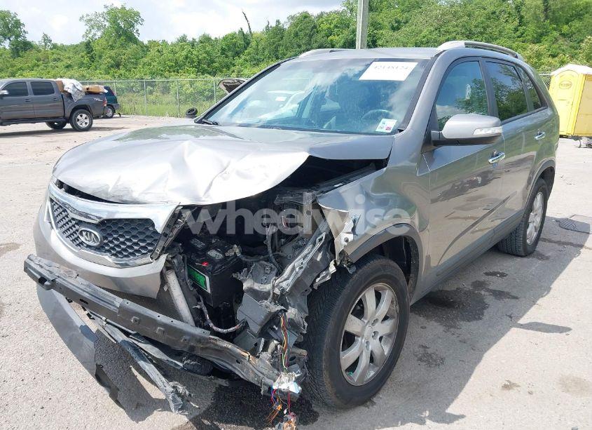 Photo 2 of 2011 Kia Sorento LX V6 (VIN 5XYKT4A27BG110693)