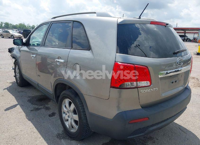 Photo 3 of 2011 Kia Sorento LX V6 (VIN 5XYKT4A27BG110693)