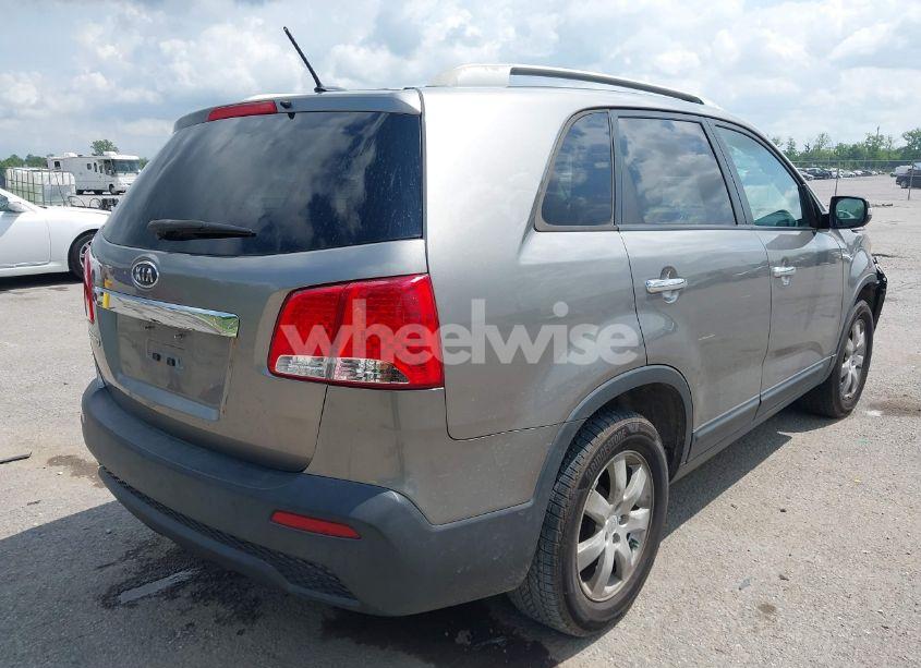 Photo 4 of 2011 Kia Sorento LX V6 (VIN 5XYKT4A27BG110693)