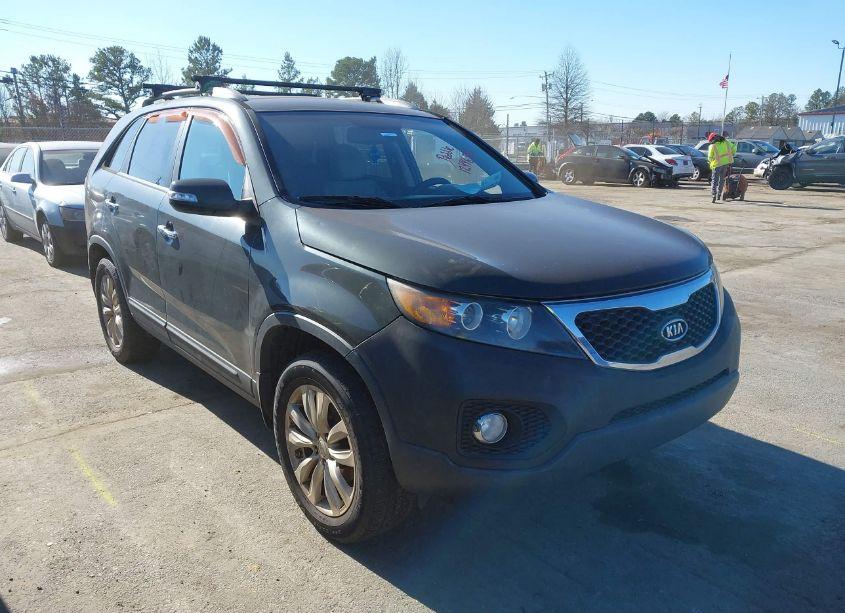 2011 Kia Sorento LX V6 (VIN 5XYKT4A27BG117966) main photo