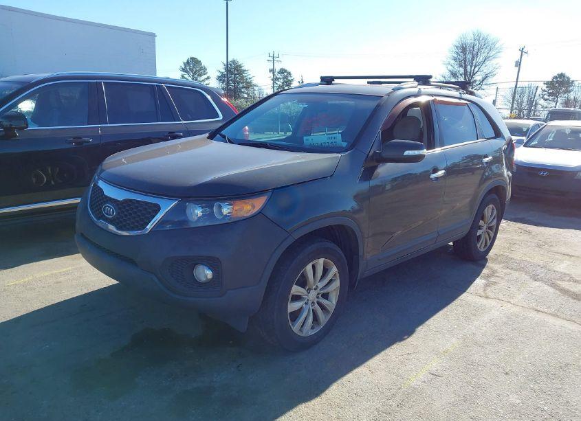 Photo 2 of 2011 Kia Sorento LX V6 (VIN 5XYKT4A27BG117966)
