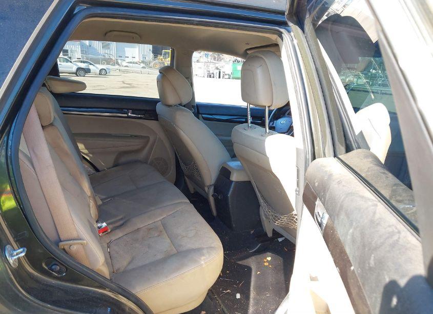 Photo 8 of 2011 Kia Sorento LX V6 (VIN 5XYKT4A27BG117966)