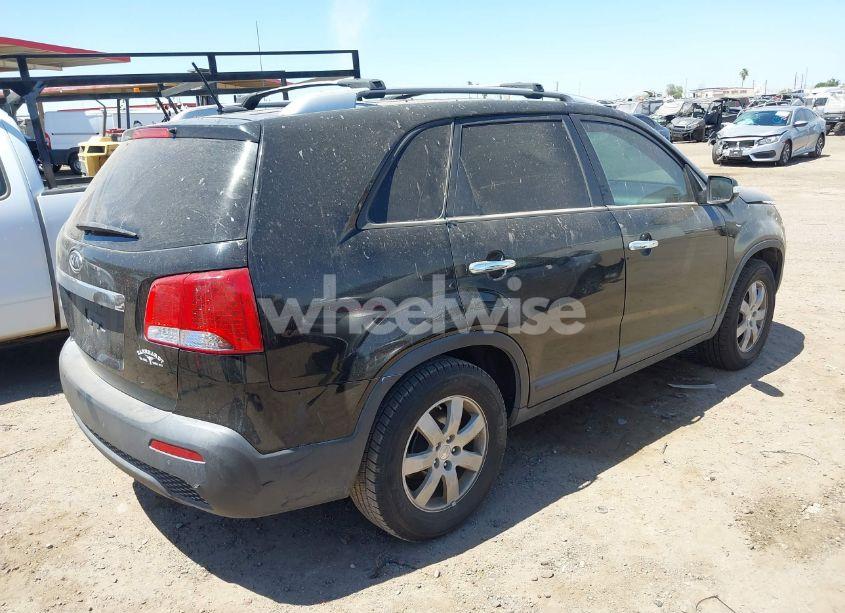 Photo 4 of 2012 Kia Sorento LX V6 (VIN 5XYKT4A27CG188392)