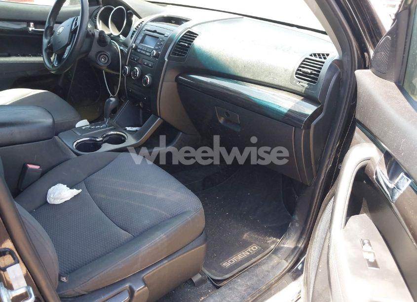 Photo 5 of 2012 Kia Sorento LX V6 (VIN 5XYKT4A27CG188392)