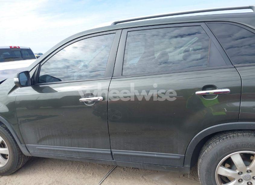 Photo 15 of 2013 Kia Sorento LX V6 (VIN 5XYKT4A27DG317779)