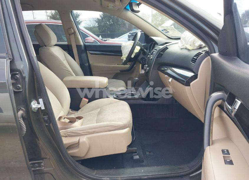Photo 5 of 2013 Kia Sorento LX V6 (VIN 5XYKT4A27DG317779)