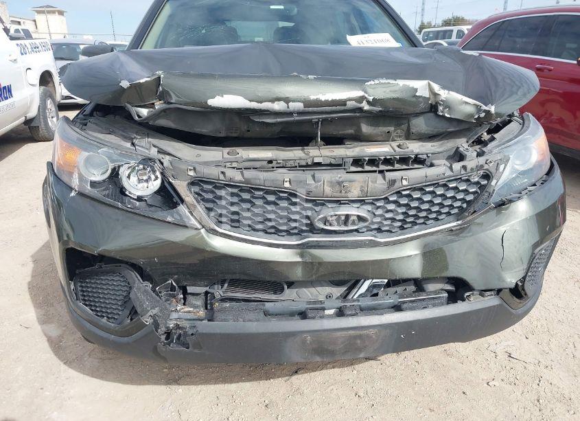 Photo 6 of 2013 Kia Sorento LX V6 (VIN 5XYKT4A27DG317779)