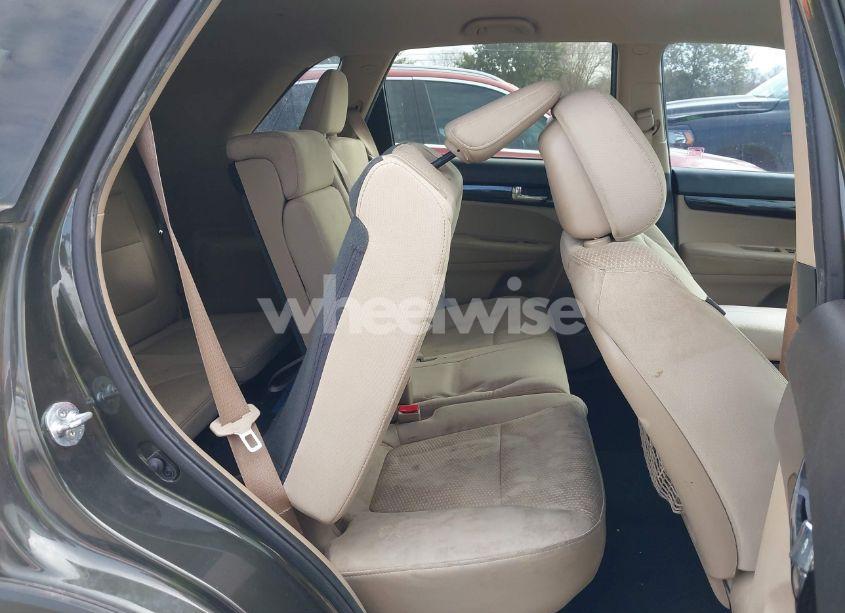 Photo 8 of 2013 Kia Sorento LX V6 (VIN 5XYKT4A27DG317779)