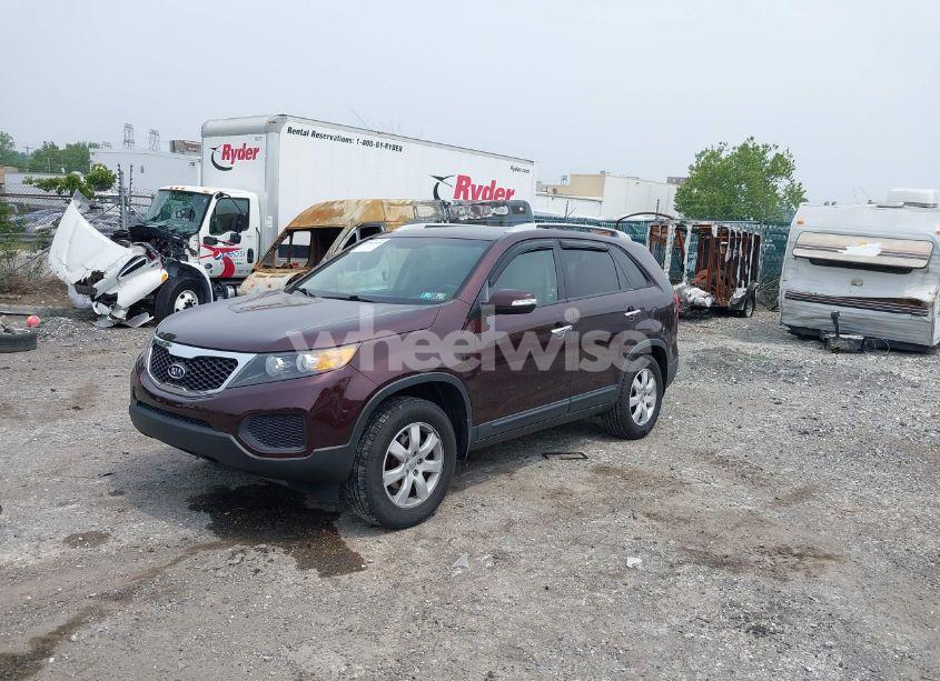 Photo 2 of 2013 Kia Sorento LX V6 (VIN 5XYKT4A27DG354847)