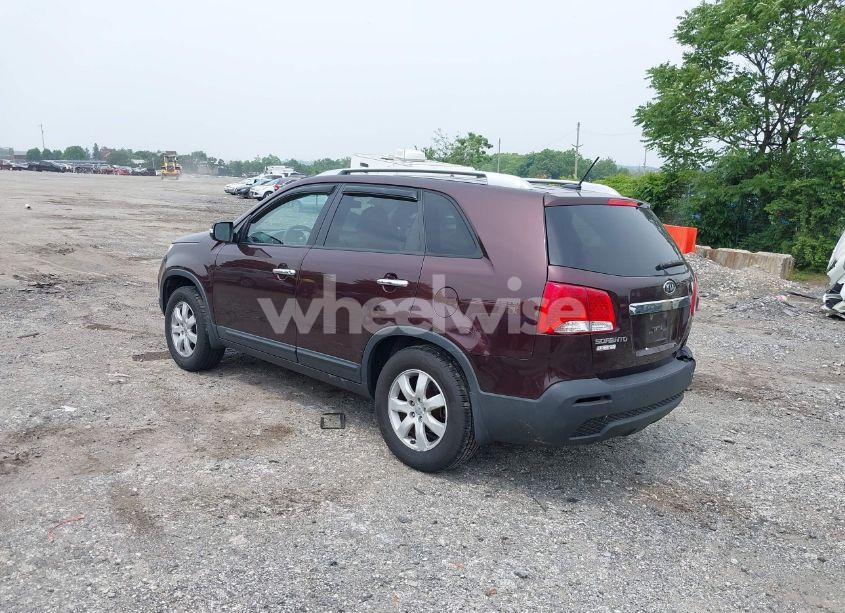 Photo 3 of 2013 Kia Sorento LX V6 (VIN 5XYKT4A27DG354847)
