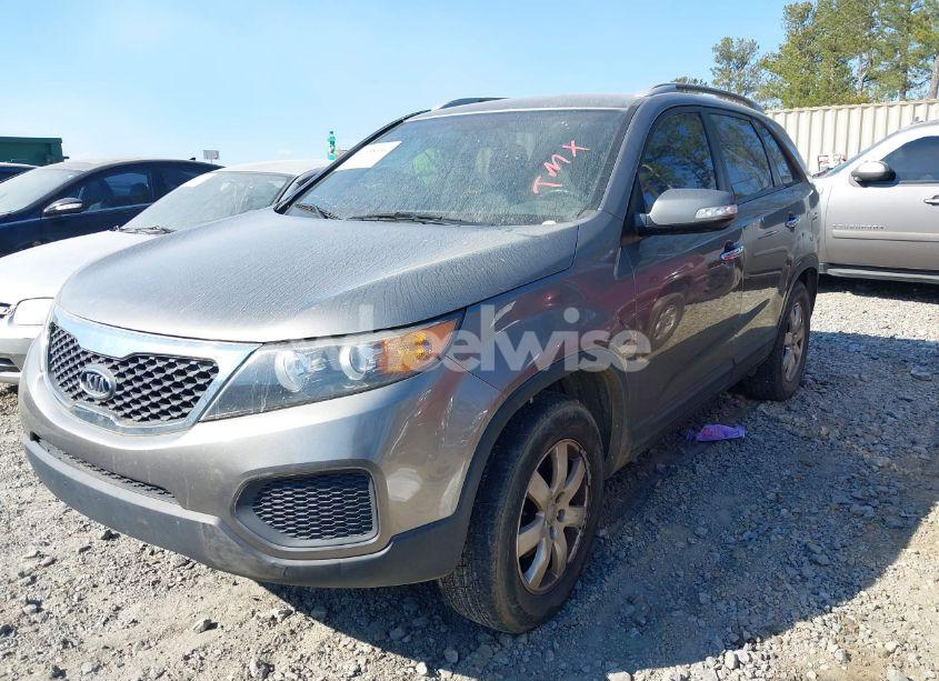 Photo 2 of 2013 Kia Sorento LX V6 (VIN 5XYKT4A27DG403903)