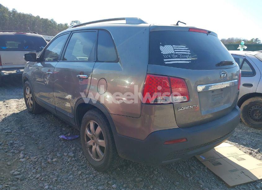 Photo 3 of 2013 Kia Sorento LX V6 (VIN 5XYKT4A27DG403903)
