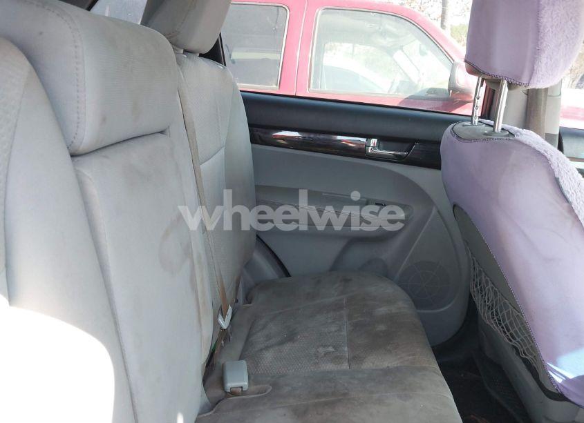 Photo 8 of 2013 Kia Sorento LX V6 (VIN 5XYKT4A27DG403903)