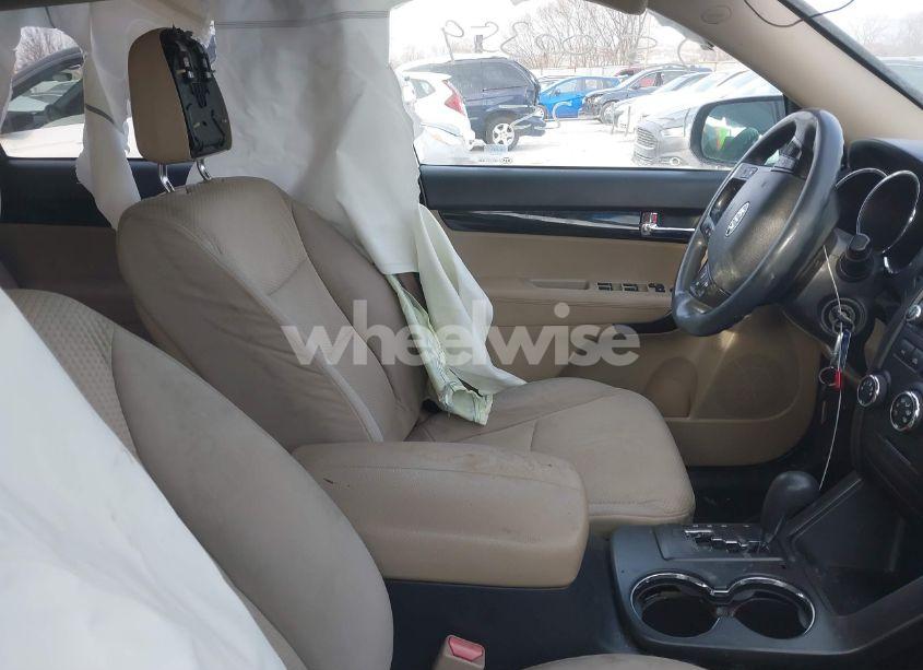 Photo 5 of 2011 Kia Sorento LX V6 (VIN 5XYKT4A28BG064887)