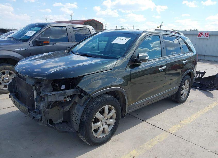 Photo 2 of 2012 Kia Sorento LX V6 (VIN 5XYKT4A28CG195240)