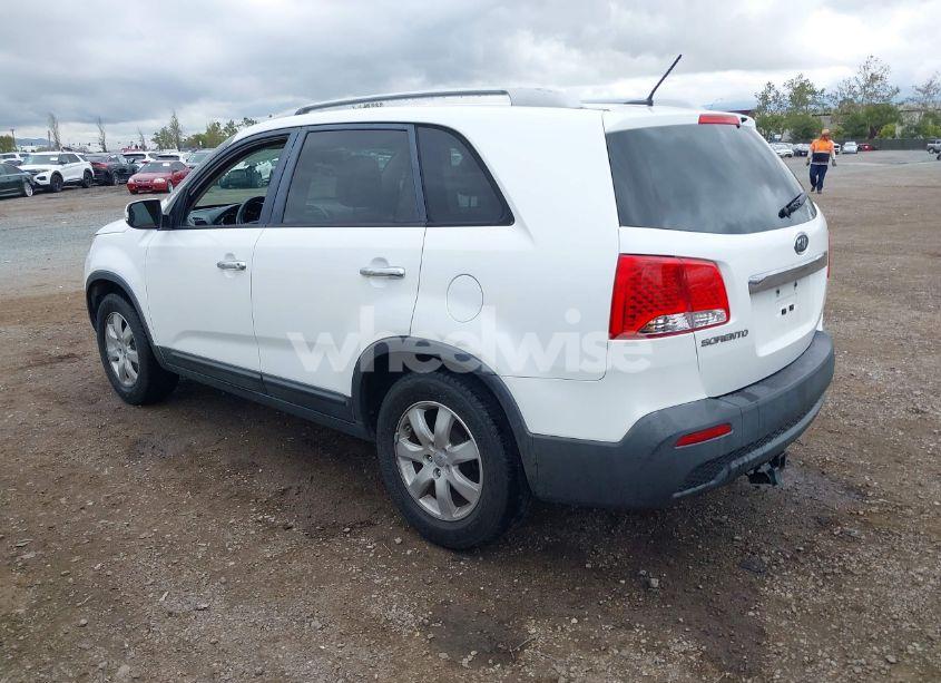 Photo 3 of 2013 Kia Sorento LX V6 (VIN 5XYKT4A28DG348992)