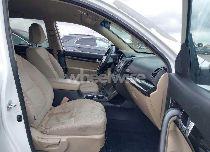 Photo 5 of 2013 Kia Sorento LX V6 (VIN 5XYKT4A28DG348992)