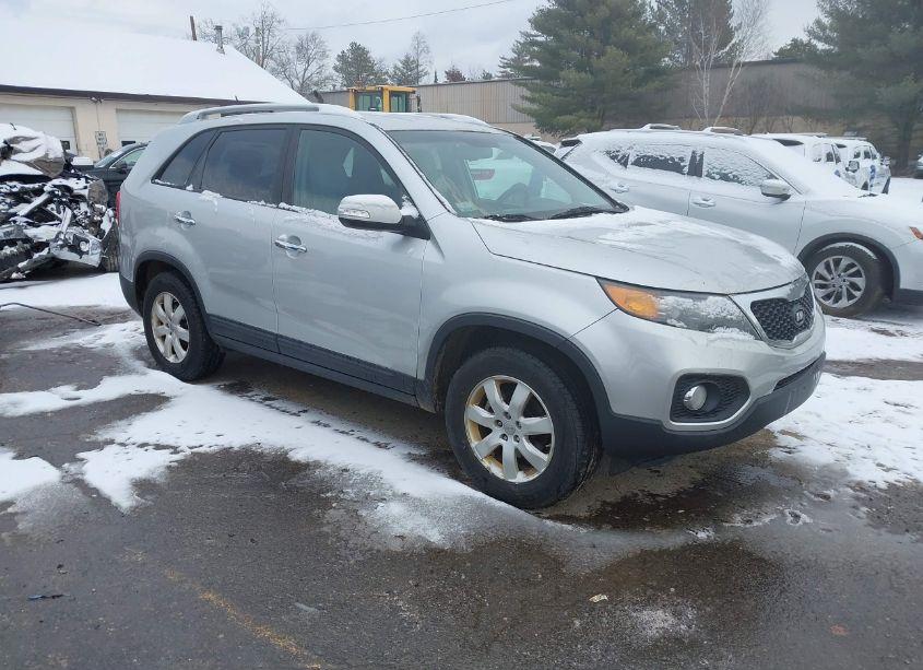 2013 Kia Sorento LX V6 (VIN 5XYKT4A28DG391762) main photo