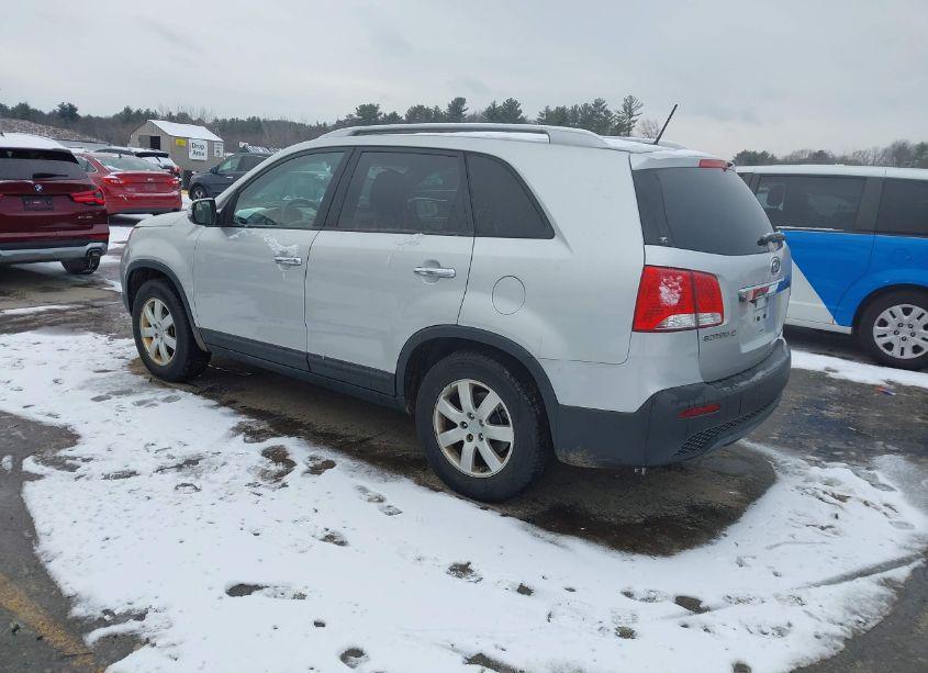 Photo 3 of 2013 Kia Sorento LX V6 (VIN 5XYKT4A28DG391762)