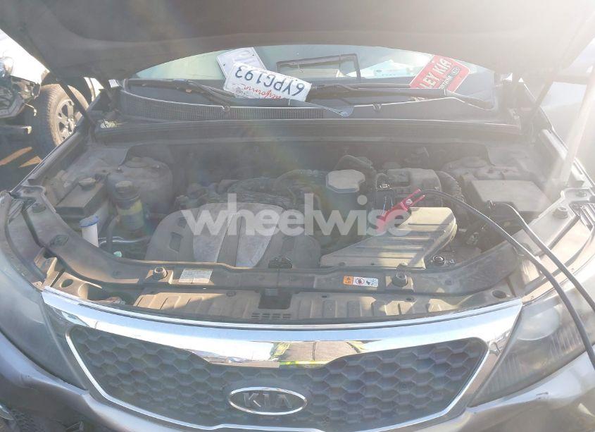 Photo 10 of 2013 Kia Sorento LX V6 (VIN 5XYKT4A28DG394676)