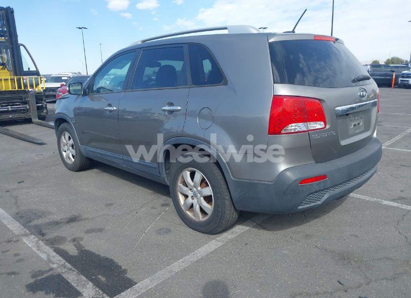 Photo 3 of 2013 Kia Sorento LX V6 (VIN 5XYKT4A28DG394676)