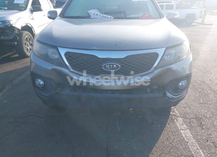Photo 6 of 2013 Kia Sorento LX V6 (VIN 5XYKT4A28DG394676)