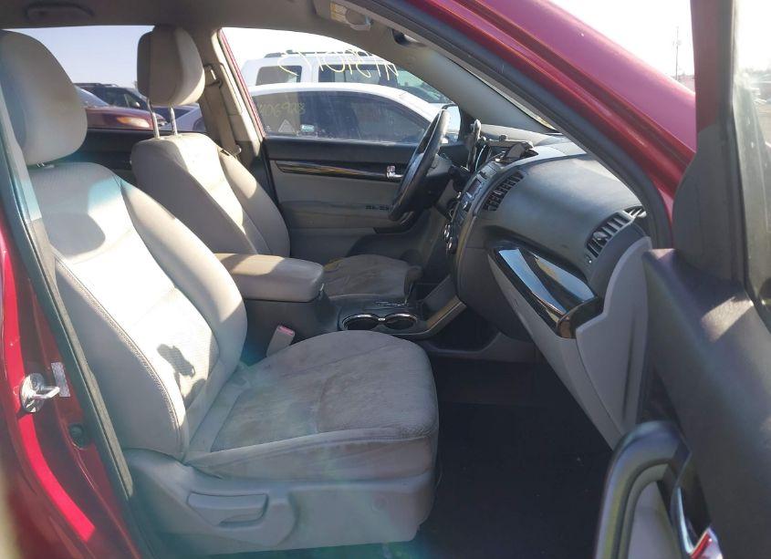 Photo 5 of 2011 Kia Sorento LX V6 (VIN 5XYKT4A29BG085053)