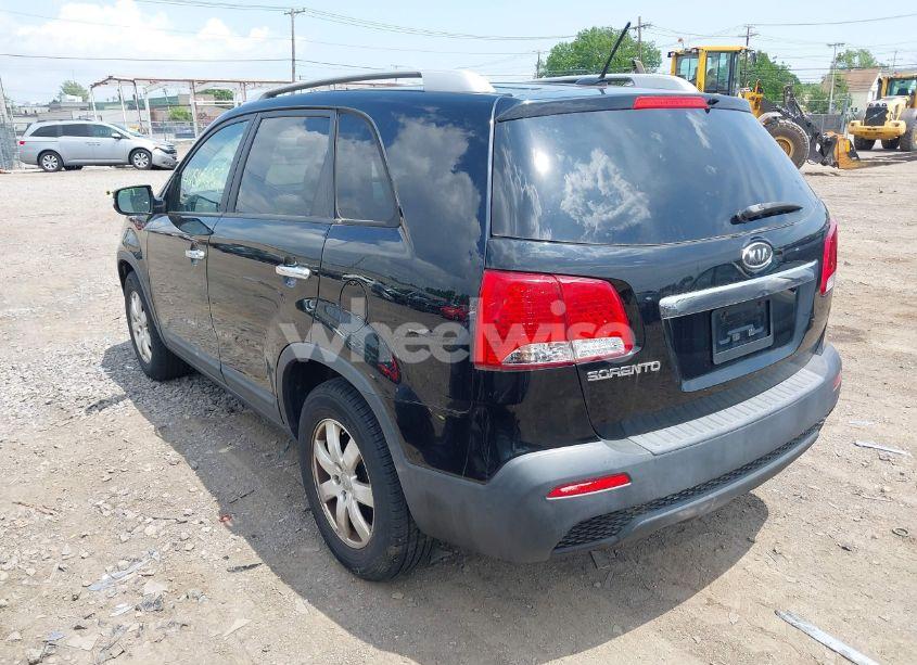 Photo 3 of 2013 Kia Sorento LX V6 (VIN 5XYKT4A29DG322742)