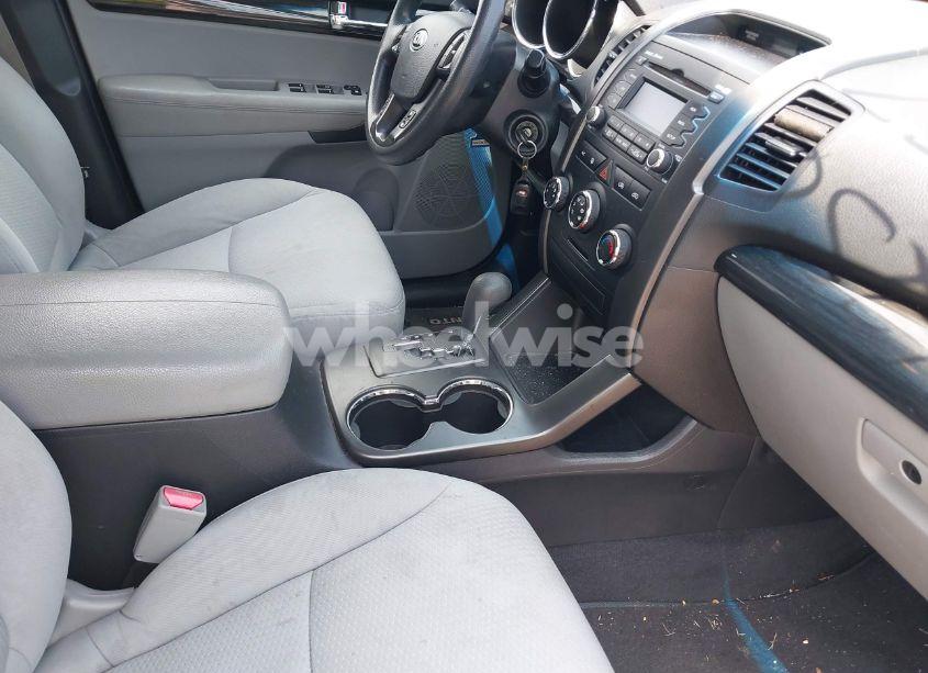 Photo 5 of 2013 Kia Sorento LX V6 (VIN 5XYKT4A29DG322742)