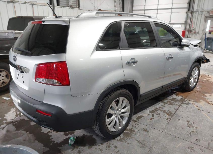 Photo 4 of 2011 Kia Sorento (VIN 5XYKT4A2XBG045385)