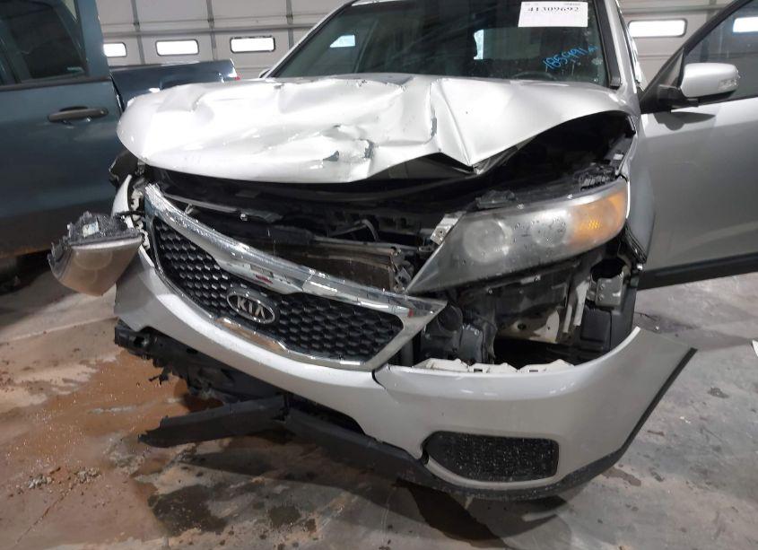 Photo 6 of 2011 Kia Sorento (VIN 5XYKT4A2XBG045385)