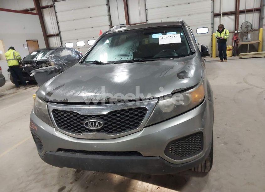 Photo 12 of 2011 Kia Sorento LX V6 (VIN 5XYKT4A2XBG113975)