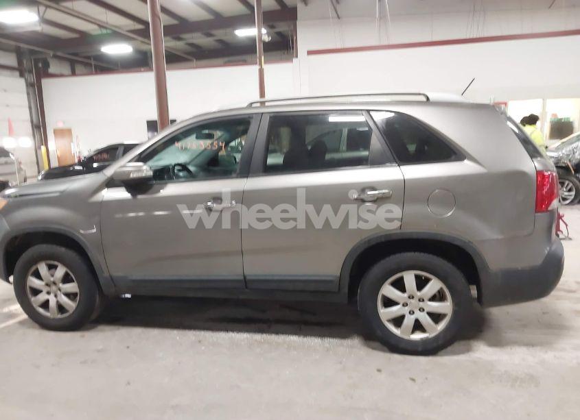 Photo 14 of 2011 Kia Sorento LX V6 (VIN 5XYKT4A2XBG113975)