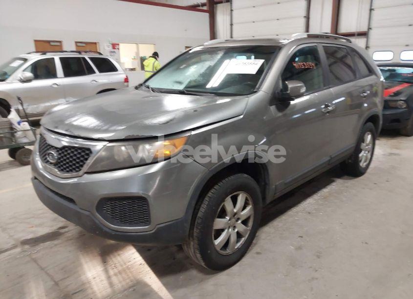 Photo 2 of 2011 Kia Sorento LX V6 (VIN 5XYKT4A2XBG113975)