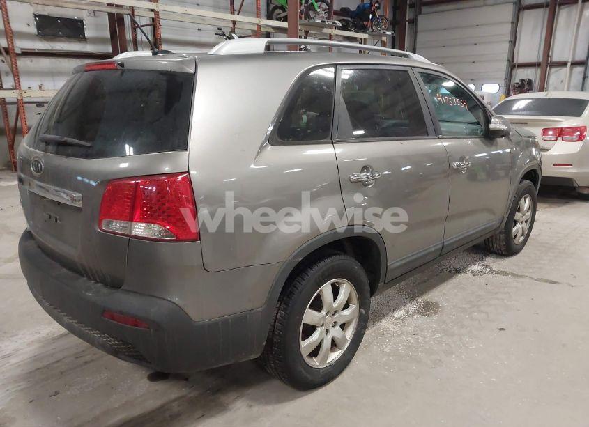 Photo 4 of 2011 Kia Sorento LX V6 (VIN 5XYKT4A2XBG113975)