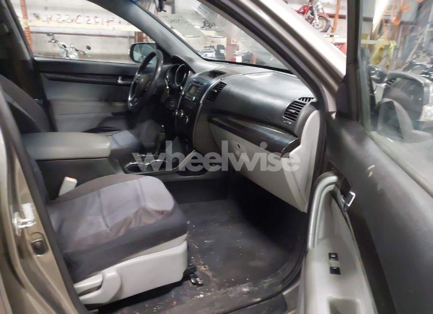 Photo 5 of 2011 Kia Sorento LX V6 (VIN 5XYKT4A2XBG113975)