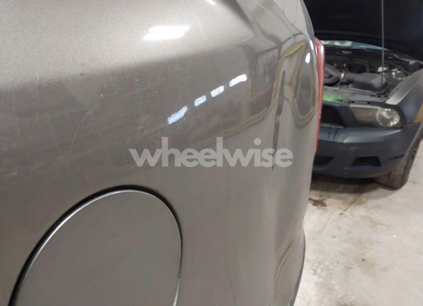 Photo 6 of 2011 Kia Sorento LX V6 (VIN 5XYKT4A2XBG113975)