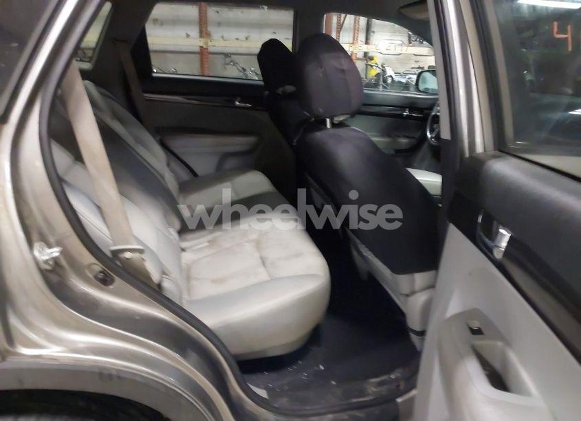 Photo 8 of 2011 Kia Sorento LX V6 (VIN 5XYKT4A2XBG113975)