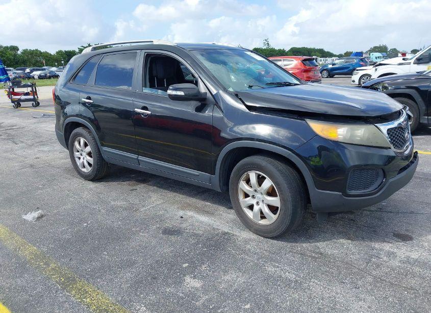 2011 Kia Sorento LX V6 (VIN 5XYKT4A2XBG115208) main photo