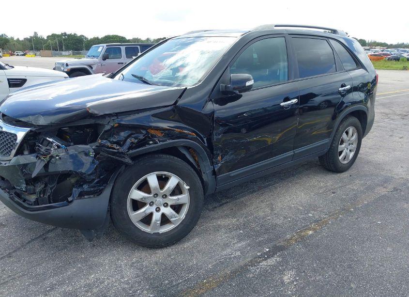 Photo 2 of 2011 Kia Sorento LX V6 (VIN 5XYKT4A2XBG115208)